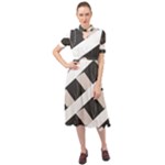 A Minimalist Pattern With Simple Lines And Shapes, Creating A Clean And Modern Aesthetic 07 Keyhole Neckline Chiffon Dress