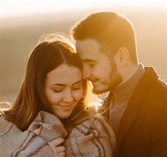 young beautiful couple walking outdoors sunny day2