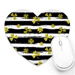 st patricks black white clover Heart Mousepad