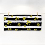 st patricks black white clover Hand Towel