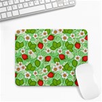 Strawberries Pattern Seamless Small Mousepad