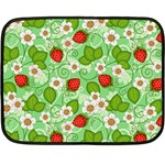 Strawberries Pattern Seamless Fleece Blanket (Mini)