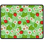 Strawberries Pattern Seamless Fleece Blanket (Medium)