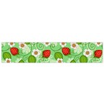 Strawberries Pattern Seamless Small Premium Plush Fleece Scarf